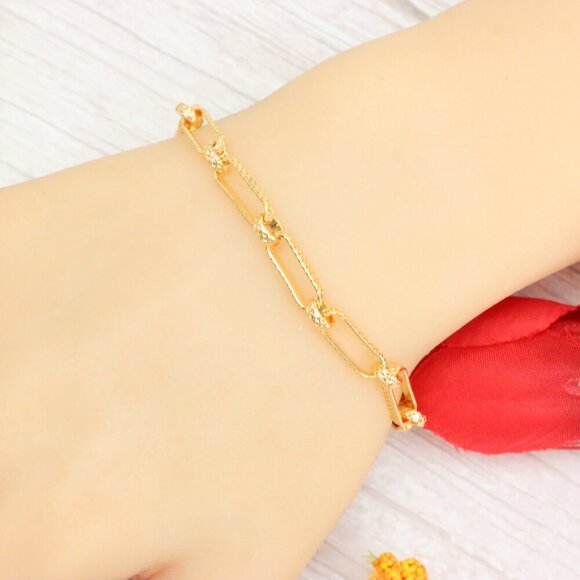 "Trendy Handmade Bracelet – A Thoughtful Gift for Girls & Women | UNVRC1521 - Picture 3 of 10